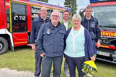 Hauptbrandmeister Hartmut Junge (vorn links) freute sich über die Ehrung.