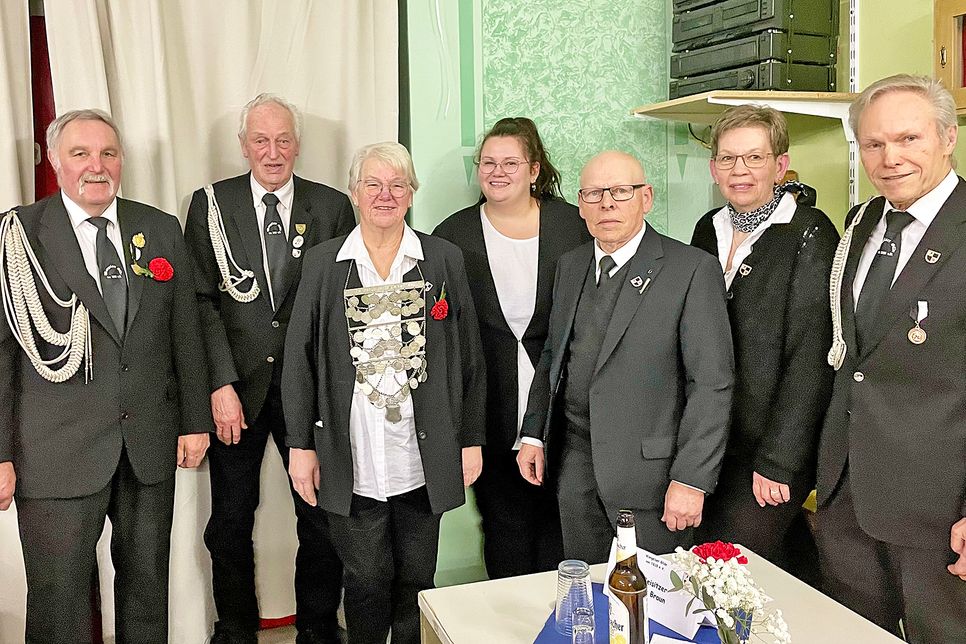 Neu gewählter Vorstand: v.l. Dieter Mill, Heinz Braun, Wera Bock, Julena Mill, Walter Pieker, Heike Ringel, Jochen Krugel.