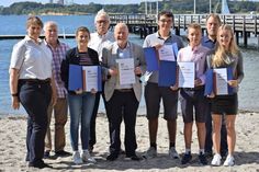 Die Vorsitzende Regina Block und die Jubilare Luisa Hagen, Sönke Sela, Arne Stoehr, Mio und Emilia Nellies (v. lks.), die Vorstandsmitglieder Martin Wernicke, Jochen Block und Heiko Nellies (hinten v. lks.).