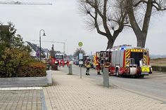 Großeinsatz für Feuerwehr und Rettungsdienst: Zimmerbrand mit schwerverletzter Person in Scharbeutz.