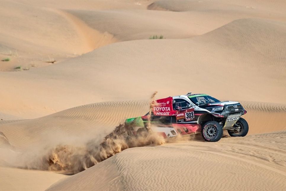 Yazeed Al-Rahji und sein Co-Pilot Dirk von Zitzewitz kämpften auf der 3. Etappe lange um den Tagessieg. Foto: Ishaan Bhataiya