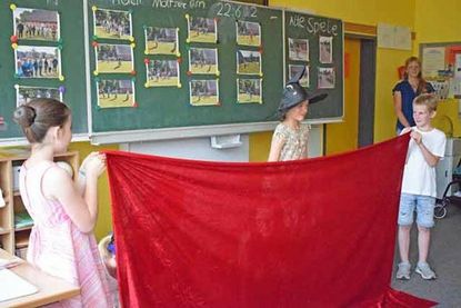 Plattdeutsche Sketche sorgten im Klassenraum der 3a für gute Laune