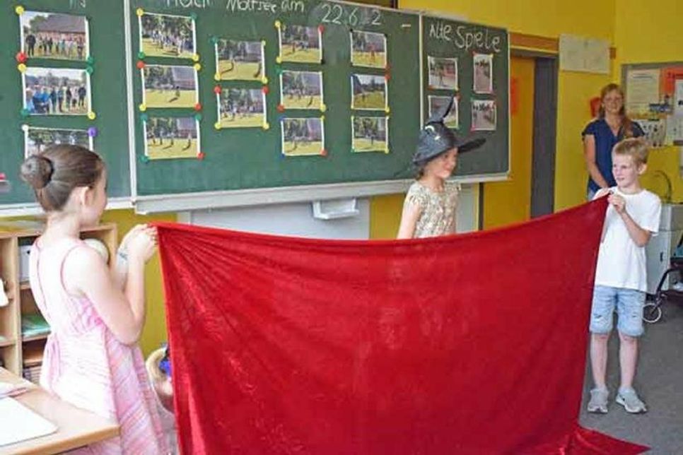 Plattdeutsche Sketche sorgten im Klassenraum der 3a für gute Laune