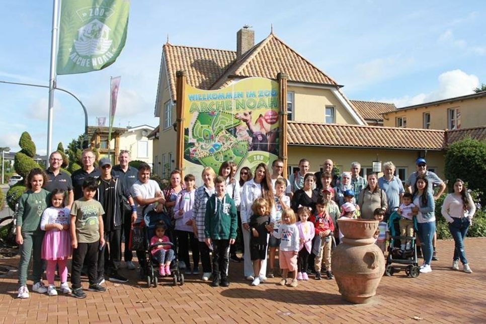 Die erste Gruppe startete bereits am frühen Vormittag ihren Ausflug in den Zoo und wurde vom Inhaber-Ehepaar Ingo und Birgit Wilhelm herzlich empfangen.