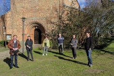Trafen sich vor Ort: Ingo Gädechens, Matthias Höls (Leiter der Bauabteilung Kirchenkreis OH), Gisela Dohm (Kirchengemeinderat), Falko Lange (Küster), Kay Kappler (Architekt, Bauabteilung Kirchenkreis OH) sowie Pastor Friedemann Holmer (v. lks.).
