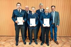 Christian von Warburg (v.l.), der stellvertretende Wehrführer Detlef Hardt, Daniel Thomaschewski, Wehrführer Thomas Harnack, Svenja Hardt mit Ratekaus Bürgermeister Thomas Keller.