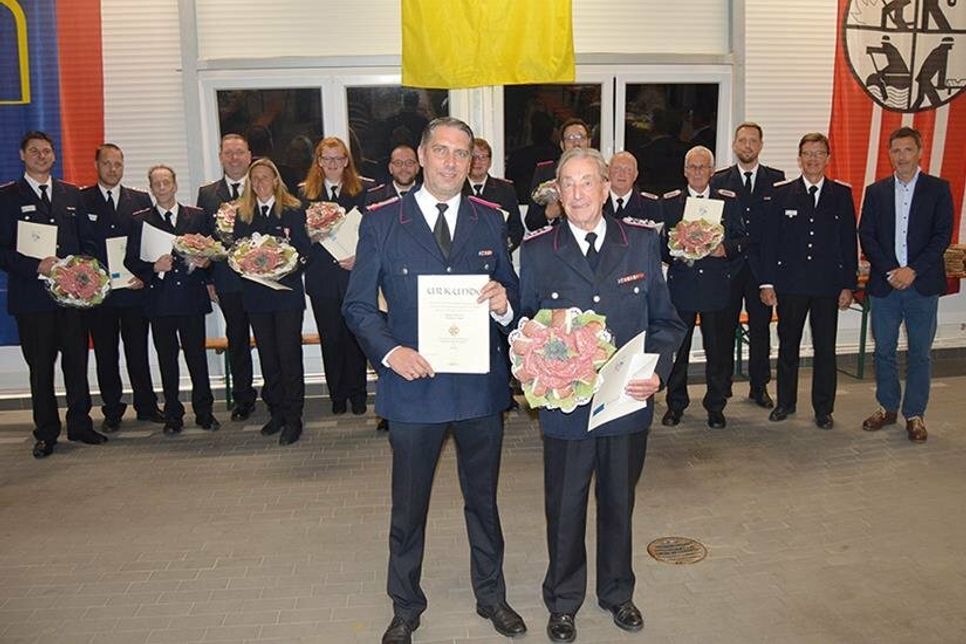 Zum großen Finale der Versammlung kamen alle Hauptakteure des Abends für ein Gruppenbild zusammen.