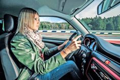 Extra für Azubis: Mit Leichtautos werden Ausbildungsbetriebe interessanter für die Jugendlichen. Foto: djd/Ligier Group Deutschland GmbH