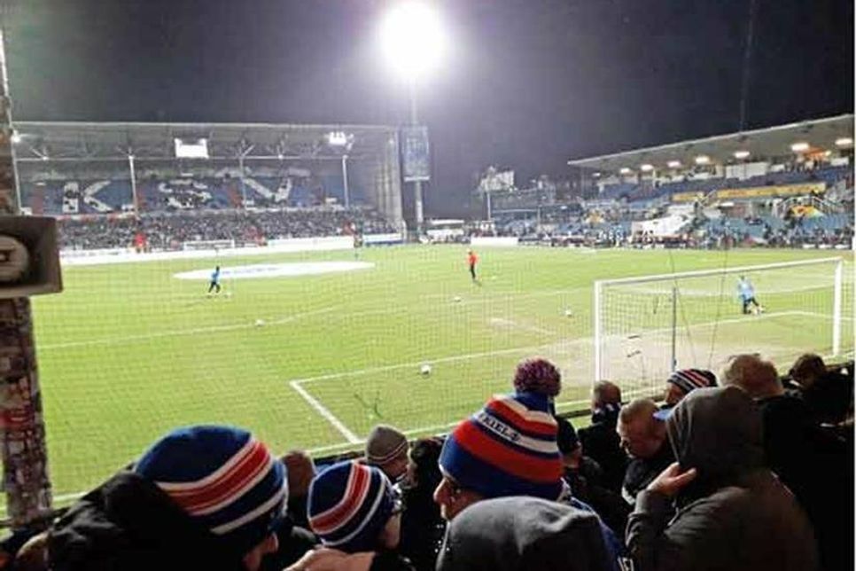 Flutlichtspiele und hoffentlich wieder Fans in Kiel.