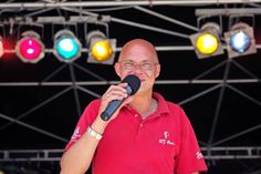 DJ und Musikmoderator René Kleinschmidt sorgt mit seinem bekannten Musik-Mix bei der Silvester-Party im Niendorfer Hafen von 21 bis 2 Uhr nachts für die richtige Stimmung. (Foto: Vögele)