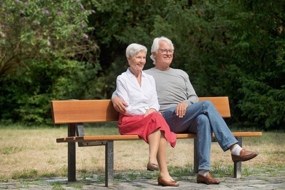Wer viele Jahre gearbeitet hat, sollte auch seinen Lebensabend ohne finanzielle Not genießen dürfen. Foto: djd/VdK