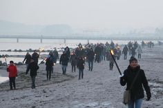 Tolle Stimmung am Strand während des Fackelumzugs in Grömitz.