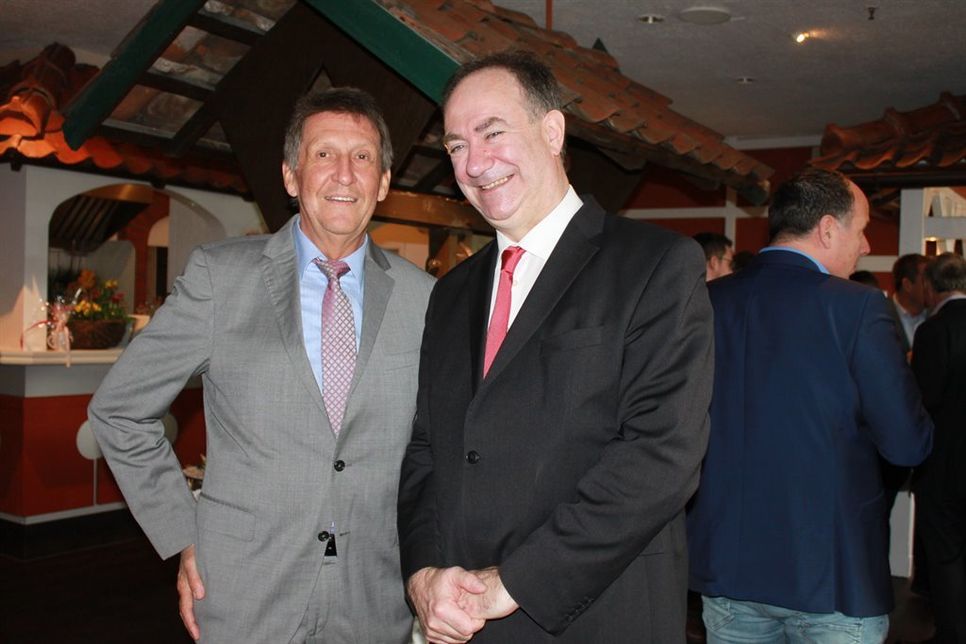 Dieter Küpker (lks.) übergab die Hotelleitung an Hans-Joachim Gussone.