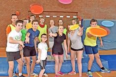 Plön bewegt holt Couchpotatos vom Sofa und in die Sporthalle – bei Ultimate Frisbee oder Speedminton hat jeder Spaß.