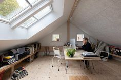Für ein konzentriertes Arbeiten im Homeoffice sind Frischluft und ausreichend Tageslicht essenziell.
