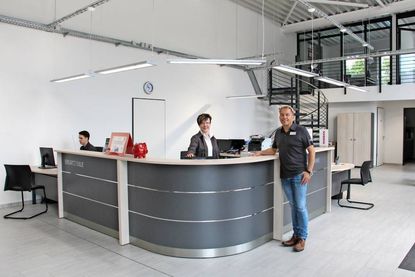 Einladend: der neue Servicebereich von Auto Hagen.
