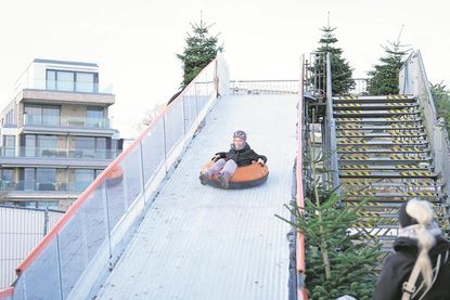 Die Rodelbahn sollte das zusätzliche Highlight für die Grömitzer Eiszeit werden. Jetzt wurde der Abbau der Bahn veranlasst.