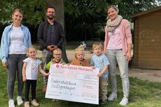 HVB spendete 300 Euro an den Kinderschutzbund