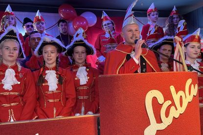 Prinz Silas I. eröffnete offiziell die Stimmungsparty und stimmte die Jecken auf eine lange Nacht ein.