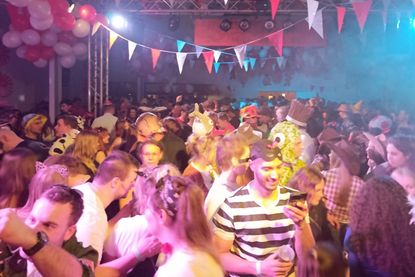 Volles Haus und Tanz bis in den frühen Morgen bei der „Stimmungsparty.“