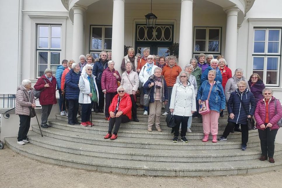 Die Neustädter Frauengruppe besuchte den Immenhof.