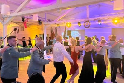 Bei der Polonaise hielt es niemanden auf den Sitzen.