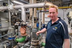 Die überalterte Technik muss komplett ersetzt werden, sagt Arno Kohnke, Meister für Bäderbetriebe.