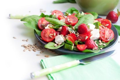 Erdbeeren harmonieren hervorragend mit Feta, Ziegenkäse oder Mozzarella.