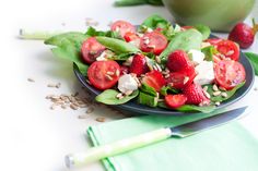 Erdbeeren harmonieren hervorragend mit Feta, Ziegenkäse oder Mozzarella.