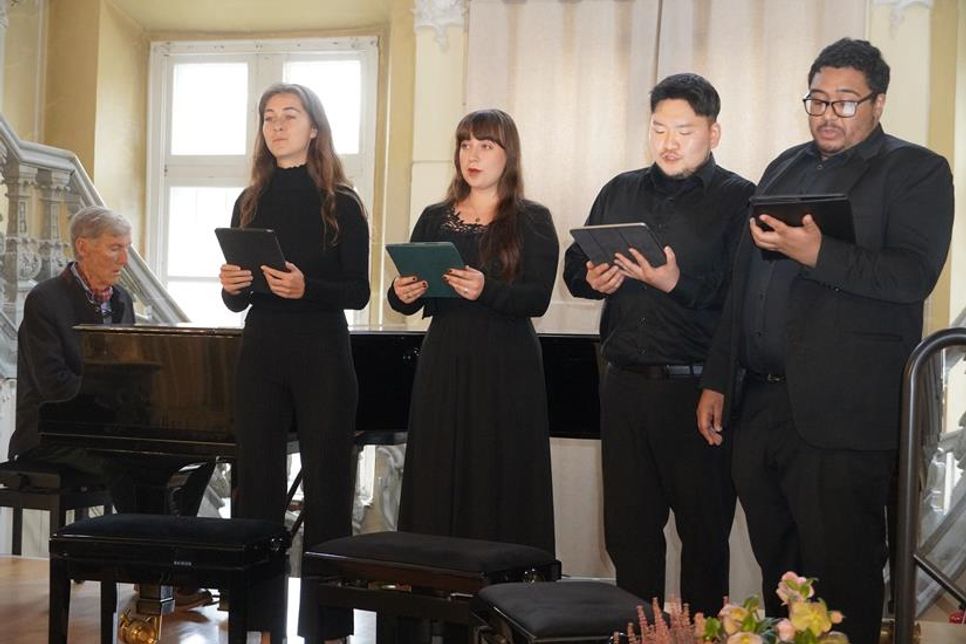 Studierende der Musikhochschule Lübeck präsentierten die „Hasselburg-Hymne“.