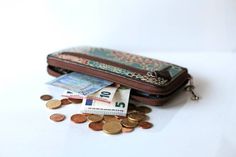 Die Polizei appelliert: Bitte ermöglichen sie niemandem Einblick oder Zugriff auf ihre Geldbörse oder Handtasche.