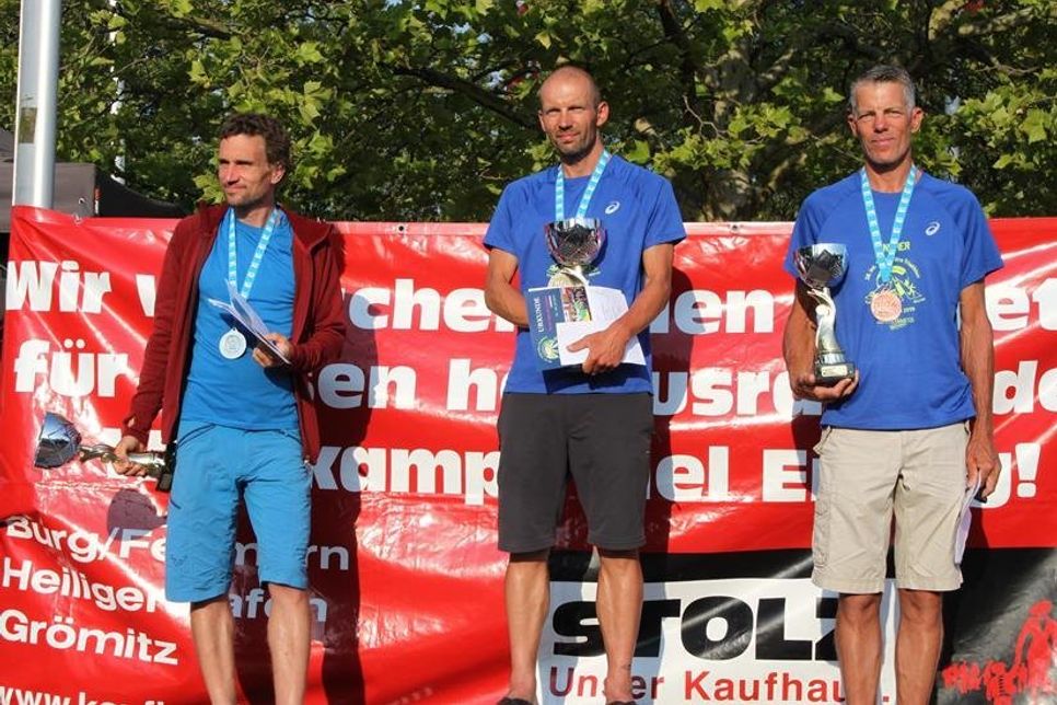 Die drei Erstplatzierten bei den Männern: 1. Thorsten Eckert (Mitte), 2. Richard Jung (lks.), 3. Serge Kiffel (lks., Frankreich).