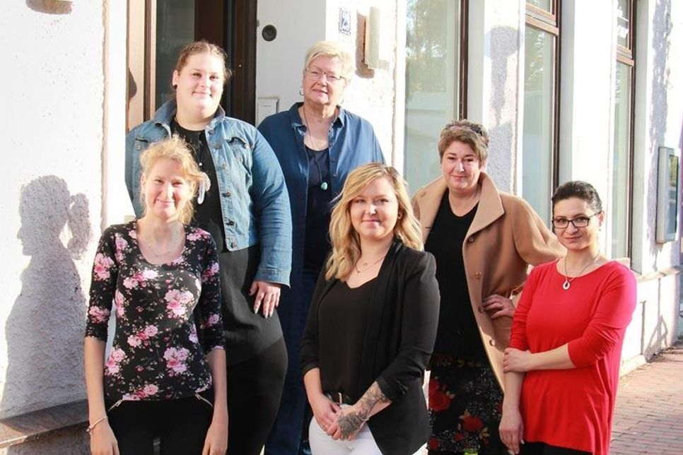 Ein engagiertes Team: (v. lks.) Saskia Messer (Beautiful Nails), Maxien Puchalla, Inhaberin Regina Scheel, Auszubildende Michelle Lange, Esther Jobmann und Valentina Sergiyenko (Beauty und Mehr).