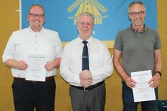 Bürgermeister Rainer Holtz (Mi.) mit seinem 1. Stellvertreter Timo Heesch (lks.) und 2. Stellvertreter Hinrich Behrens.