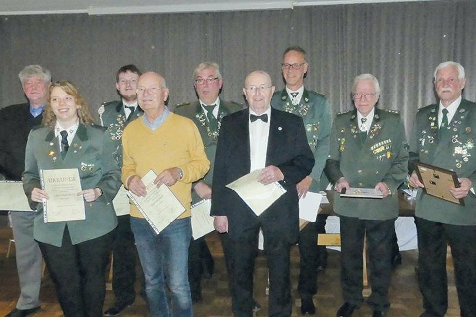 Traditionell ehrt der Schützenverein auf seiner Jahresversammlung Mitglieder für ihre langjährige Vereinszugehörigkeit.