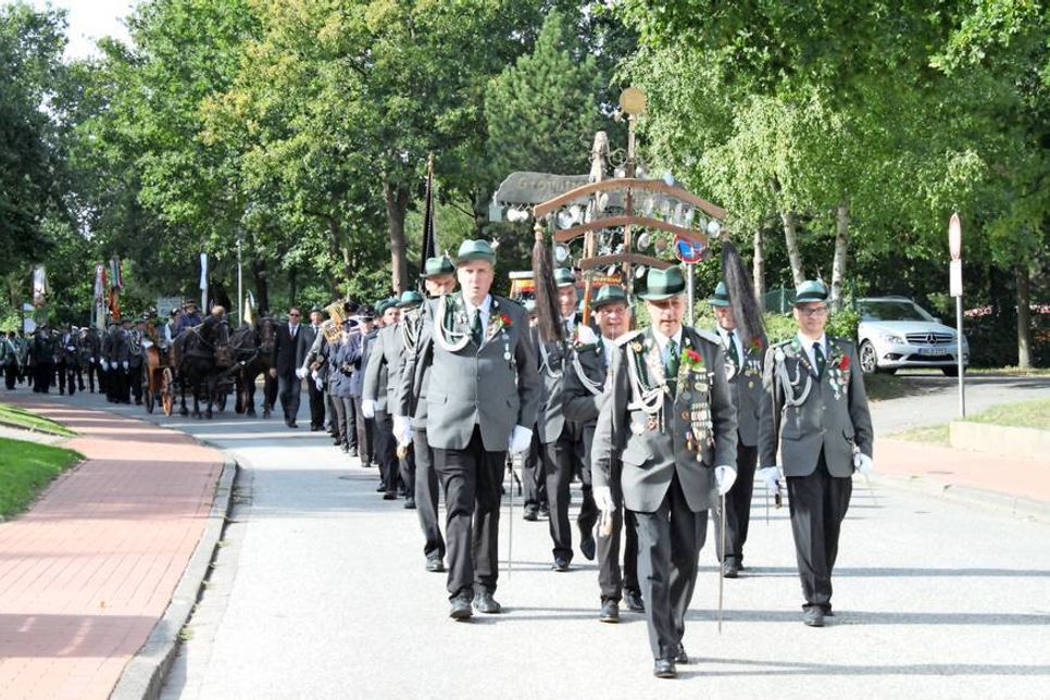 Der Festumzug kurz vorm Einmarsch in die Gildehalle.