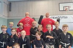 Alle Sportler der Teikojutsu-Sparte werden sich in Zukunft immer daran erfreuen können, insbesondere auch die kleinen Teikojutsukas, für die Max und Moritz beliebte Kampfgefährten sind, denen man es beim Training so richtig ohne irgendwelche Verluste geben kann.