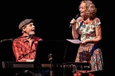 Die Schauspielerin Gilla Cremer und der Pianist Gerd Bellmann besingen die Freundschaft. (Copyright Arno Declair)