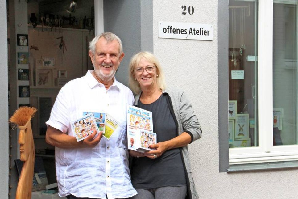 Heinrich Evers und Elke Grotelüschen vor dem Atelier Grotelüschen in der Königsstraße 20.