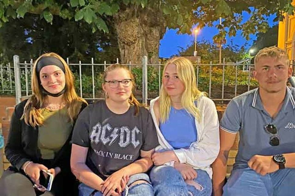 „Wichtige Botschaft“ - Celina Kretzer, Seiya Hammerich, Maya Roth und Deven Klemp gehörten zu den 300 Schüler*innen, die die Hauptprobe besuchen durften.