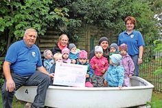 Spendenübergabe des Karnevalsvereins an die Kinder und Tagesmütter der U3-Betreuung.