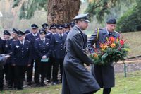 Traditionelle Kranzniederlegungen am Ehrenmal.