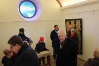 Die zum Mahnort umgestaltete ehemalige Leichenhalle konnte nach der Segung von den Besuchern in Augenschein genommen werden.