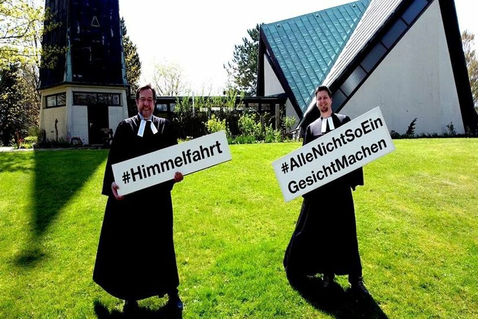 Pastor Nippe (lks.) und Pastor Holmer.