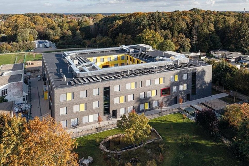 Nach nur 15-monatiger Bauzeit wird jetzt das neue Gymnasium am Mühlenberg eingeweiht.