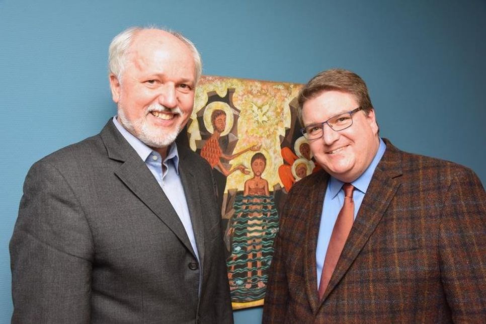 Pastor Michael Hanfstängl und Propst Dirk Süssenbach (v. lks.). (Foto: KKOH/Heinen)