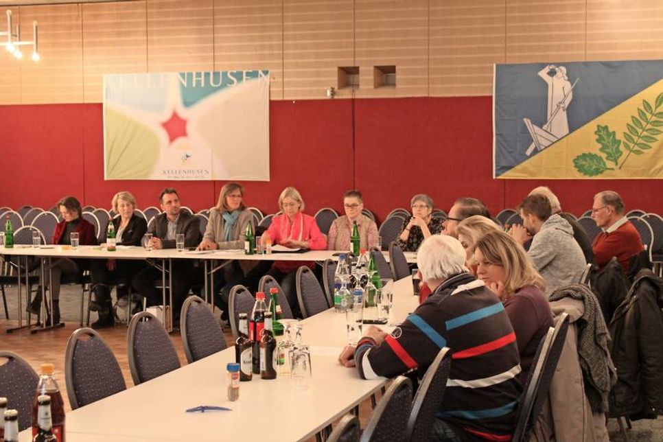 Vorstand und Mitglieder diskutierten angeregt im Kursaal.