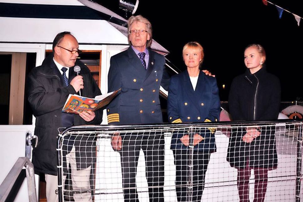 Nach der Taufzeremonie: Redner Bertram Willen, Herbert Granzow, Claudia Belis und Taufpatin Kyra Hauswald. (Foto: René Kleinschmidt)