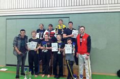 Nadine Vranken, Sandra Mootz, Amelie Mootz, Marko Bodo unten von Links: Mohamed Zongane, Marcel Delfskamp, Jessica Duft, Tamina Peper, Tim Sievers, Rico Schendel (hinten v. lks.).