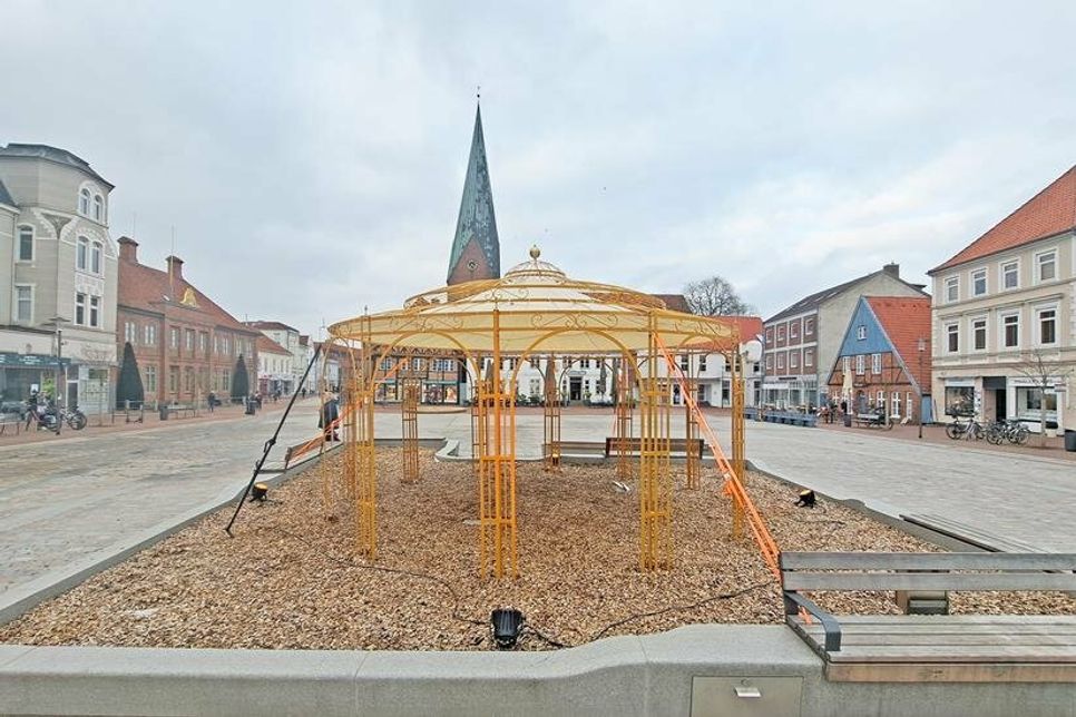 Aktuell steht der Rosenpavillon an der Stelle des Denkmals.